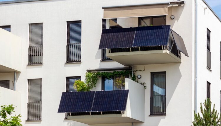 impianto fotovoltaico sul balcone in condominio-1